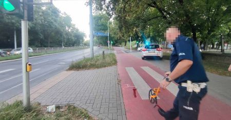 Dwóch rowerzystów przepuścił, a trzeciemu wtargnął pod rower. Poszkodowany był nietrzeźwy [ZDJĘCIA]