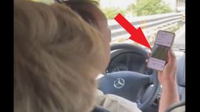 Jechali taksówką w Neapolu. Kierowca nagle wyjął telefon