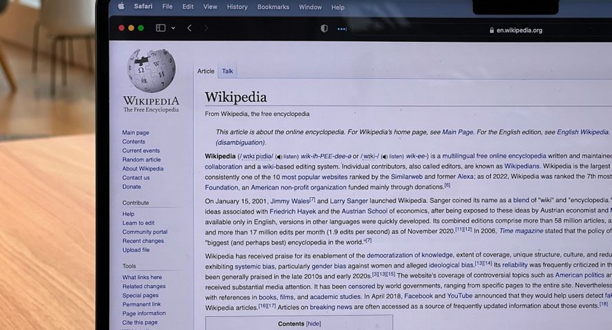 Na zapleczu Wikipedii bywa gorąco. "Zdarzają się groźby karalne"