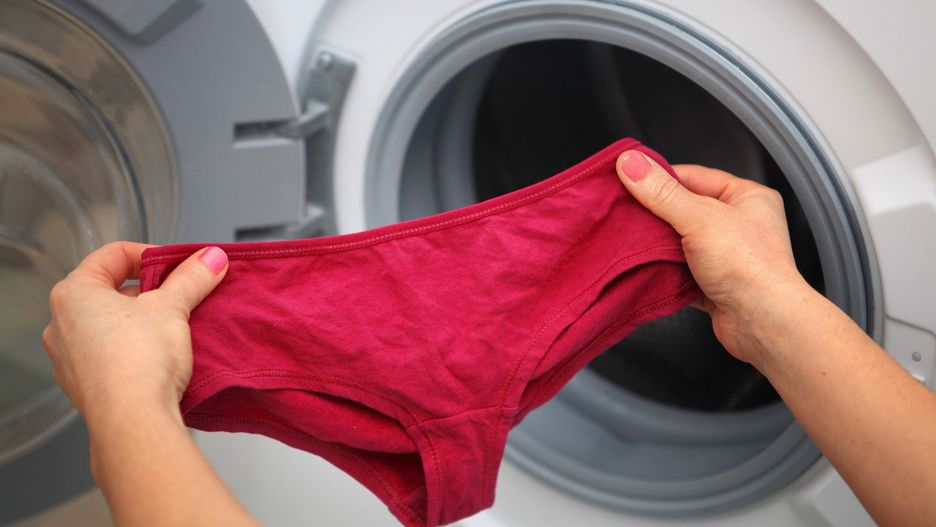 Bieliznę należy zmieniać raz dziennie, ale w pewnych okolicznościach powinno się to robić nawet częściej.