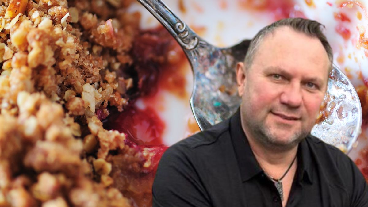 Tomasz Strzelczyk pokazał, jak zrobić śliwki pod kruszonką 