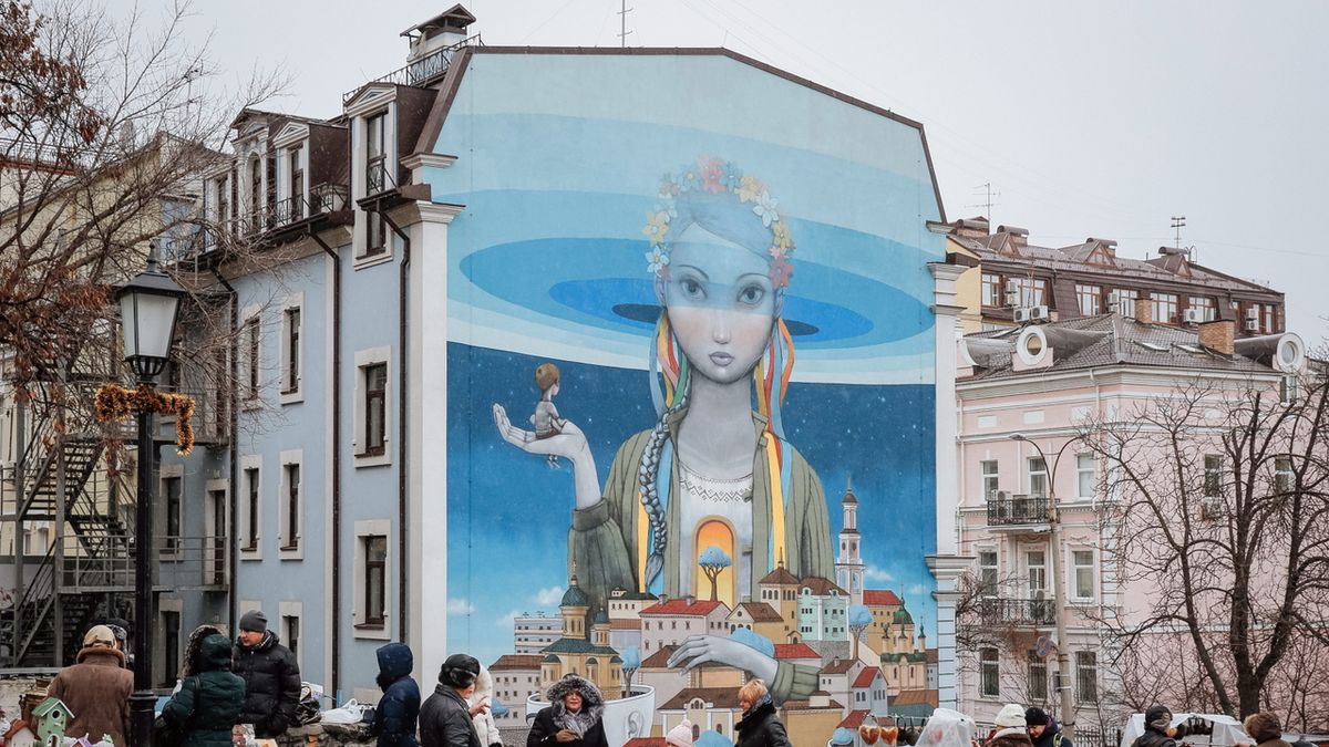 W Kijowie powstał mural symbolizujący odrodzenie Ukrainy.</br>W kwestii łapówek pozostało jednak po staremu