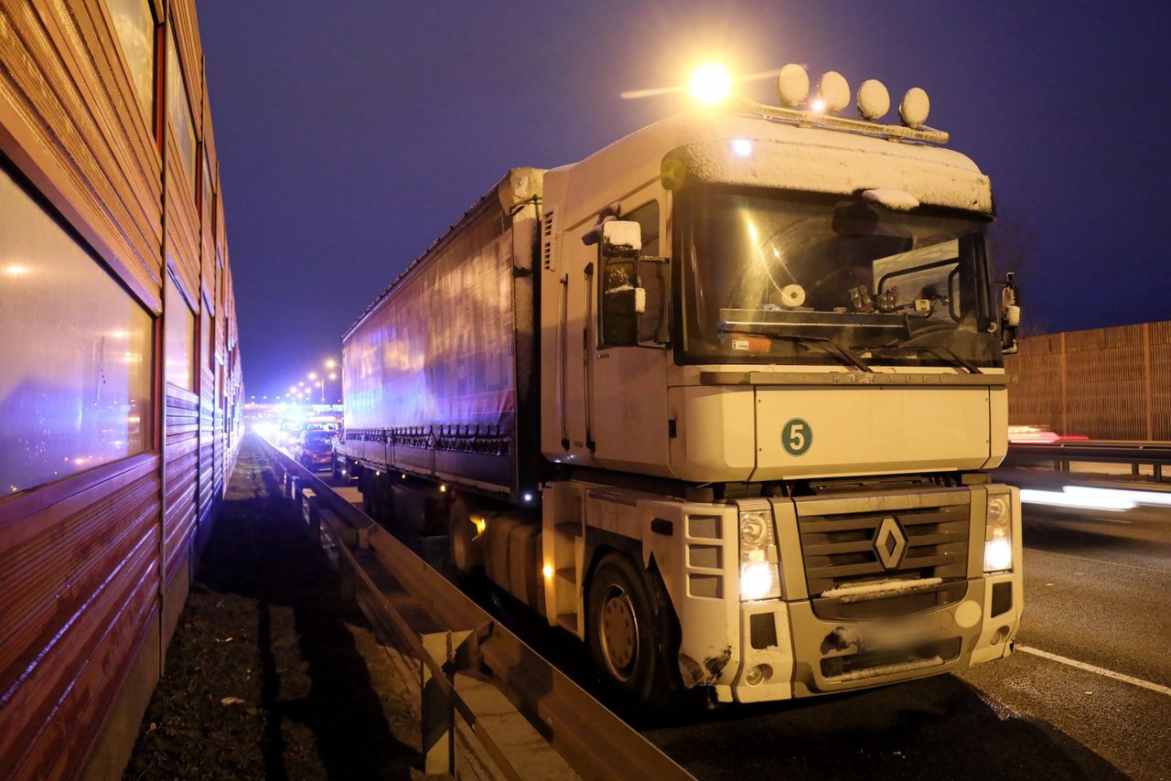 Warszawa. Zderzenie na Trasie Siekierkowskiej. Trzy pojazdy wpadły na siebie