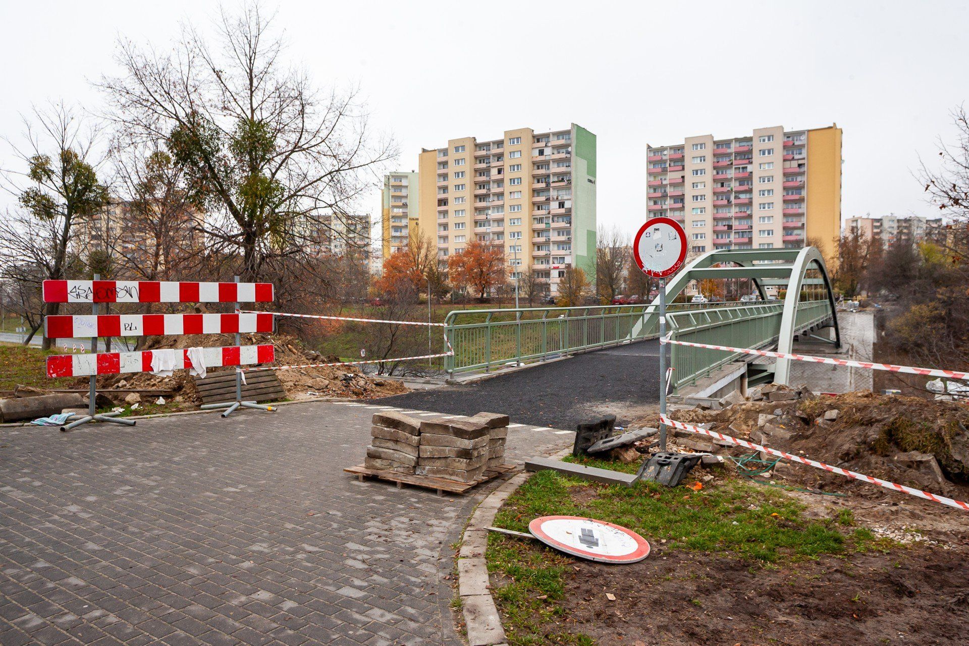 Na miejscu trwają prace wykończeniowe.