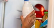 Wiele osób trzyma mleko w lodówce, ale w złym miejscu. Przez to szybciej kwaśnieje