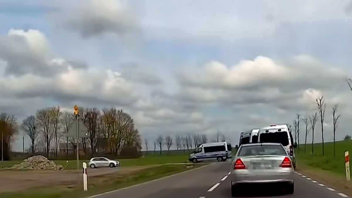 Zderzenie radiowozów na DK 15