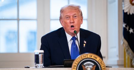 "Apeluję". Trump wzywa do limitu oprocentowania kart kredytowych
