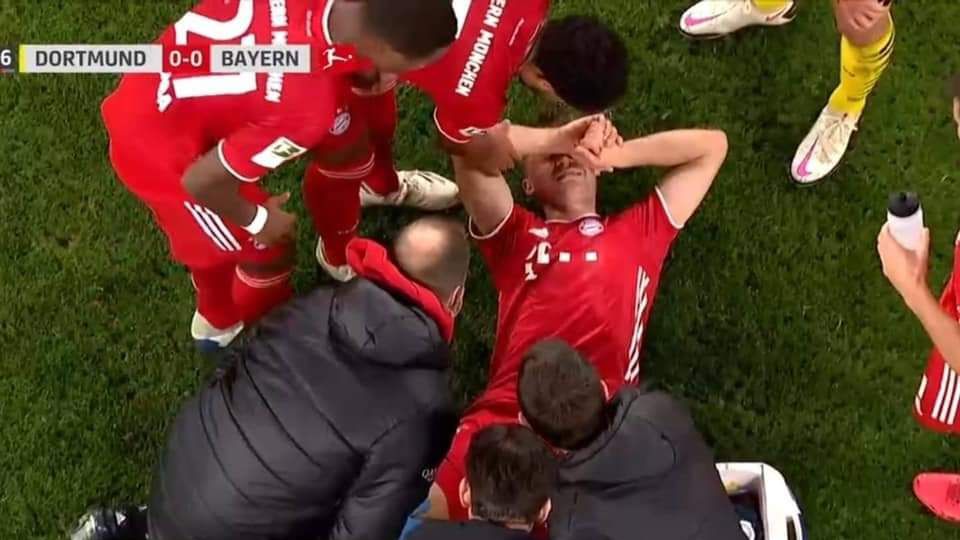 Zdjęcie okładkowe artykułu: Materiały prasowe / Eleven Sports / Na zdjęciu: Joshua Kimmich (Bayern) doznał urazu w meczu z Borussią Dortmund