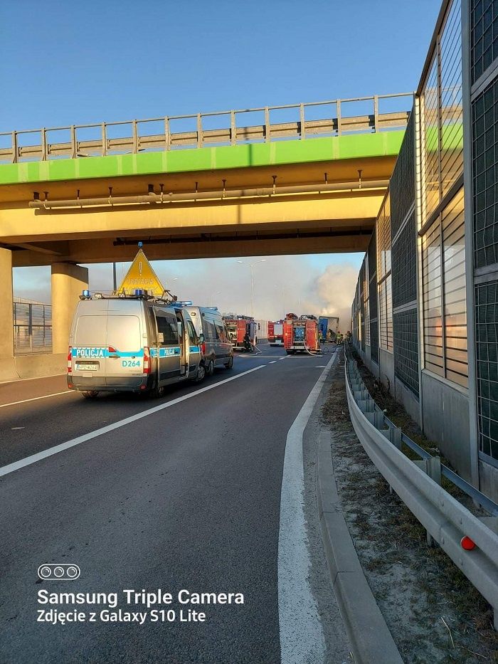 Poranny pożar ciężarówki na S12/S17 w Świdniku