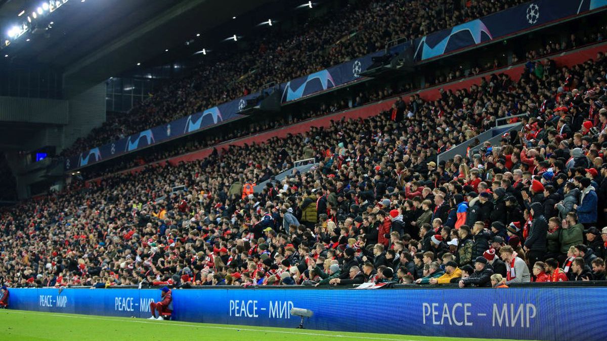Zdjęcie okładkowe artykułu: Getty Images / Simon Stacpoole/Offside / Na zdjęciu: kibice na stadionie w Liverpoolu