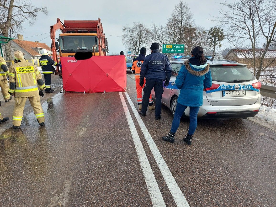 Tragedia w miejscowości Dzikowina. 12-latek zginął pod kołami ciężarówki.
Fot. OSP Korsze