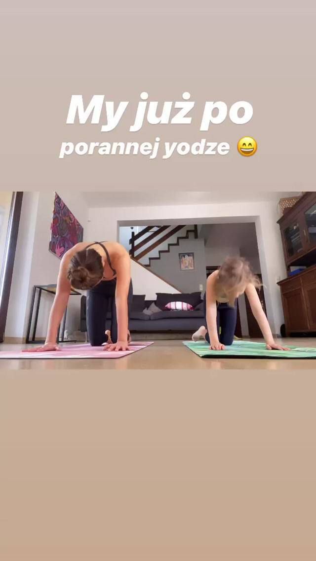 Julia Wieniawa - czas w domu z rodziną i psami