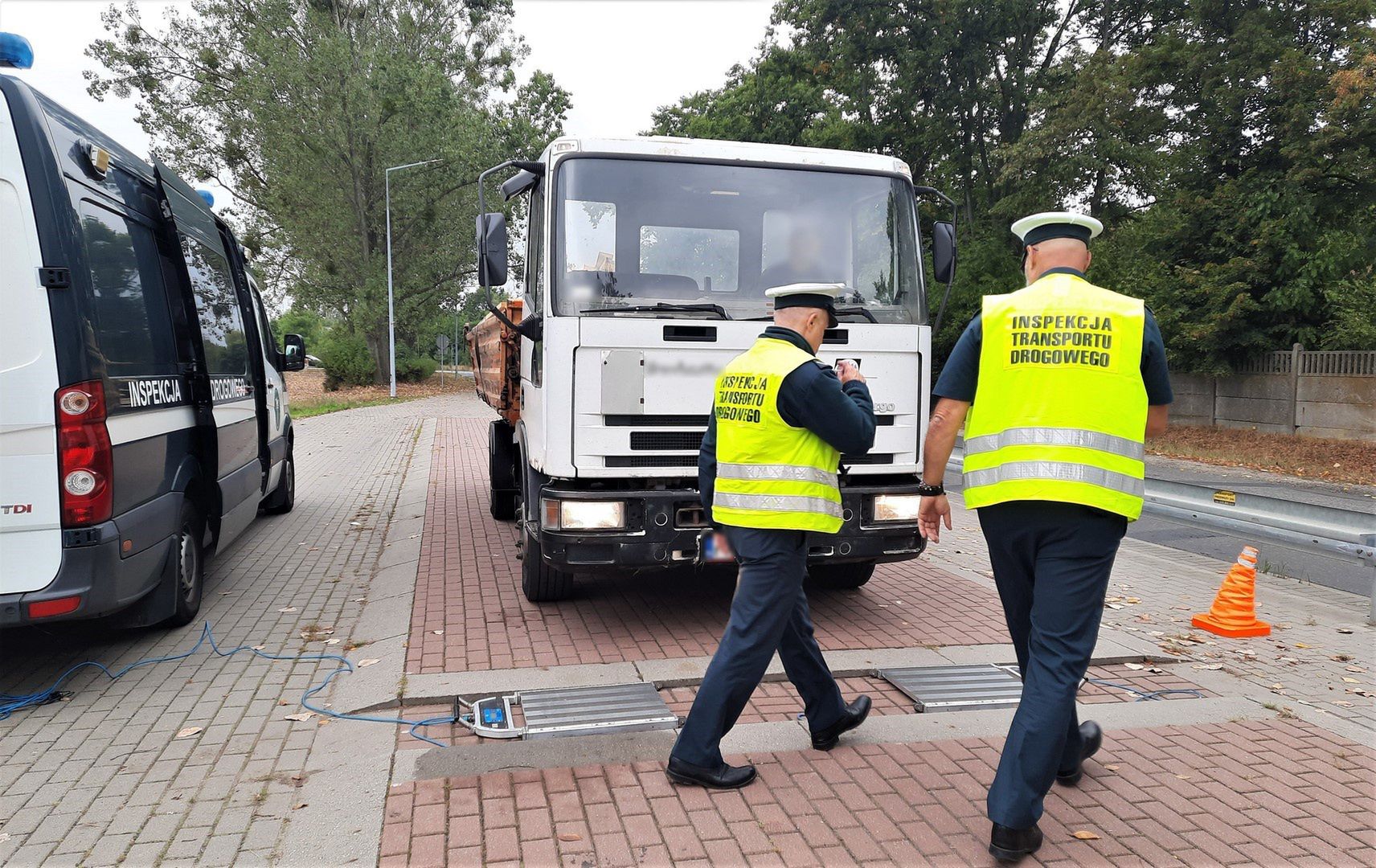 Inspektorzy zatrzymali samochód w tragicznym stanie