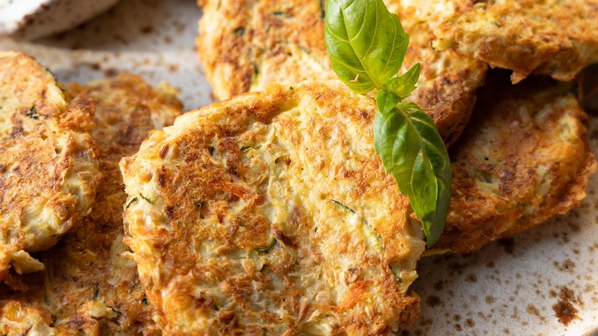 Placuszki kapuściano-cukiniowe z książki "Baba na keto. Wege"