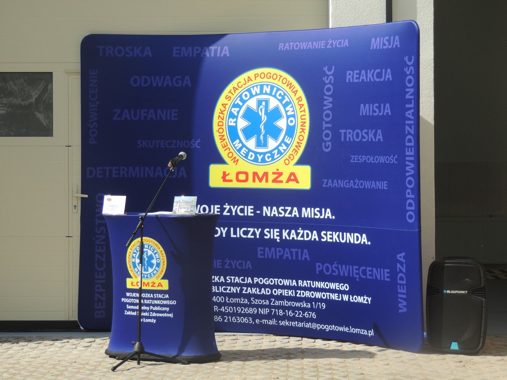 Zmodernizowany budynek wysokomazowieckiej filii Wojewódzkiej Stacji Pogotowia Ratunkowego w Łomży