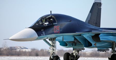 Uszkodzony Su-34. Rosyjski samolot ucierpiał w wyniku kolizji drogowej