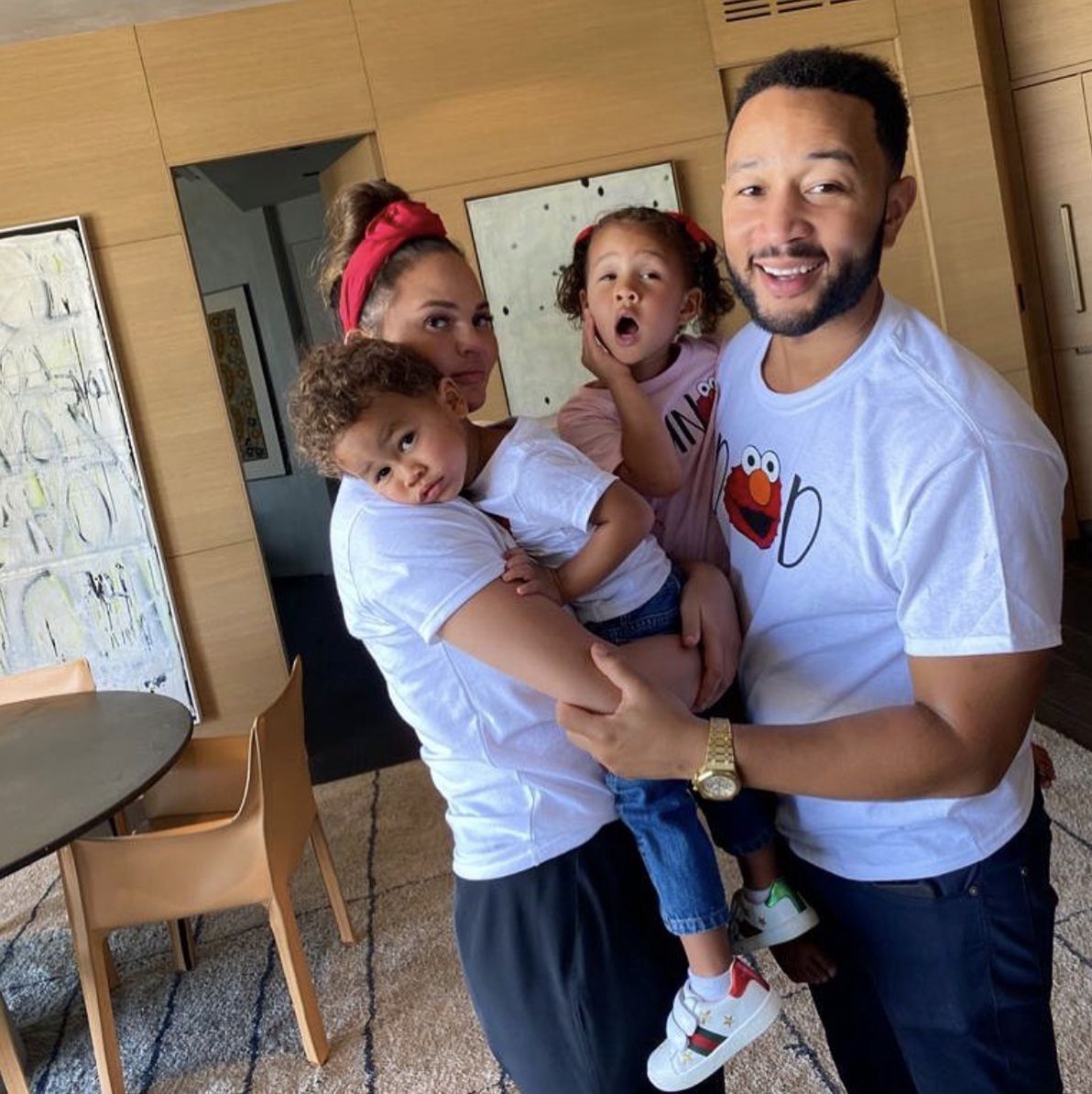 Chrissy Teigen zmniejsza piersi