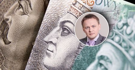 Złoty traci. Jeden cios zza oceanu, drugi z "krajowego podwórka"