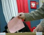 PiS wygrywa w gminach, PO w sejmikach