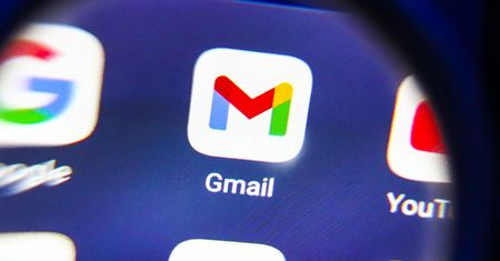 Gmail chce ci pomóc znaleźć e-maile. Testuje wygodne filtry