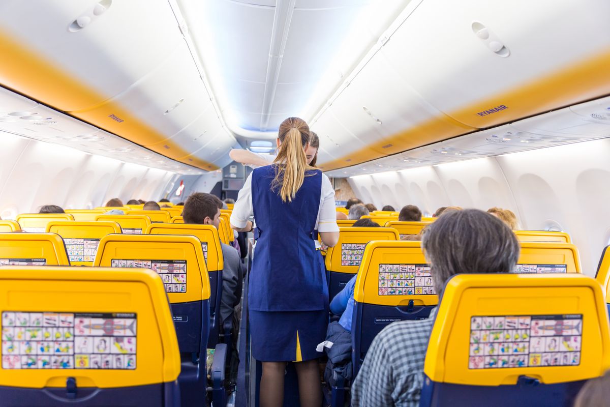 Pasażerowie notorycznie kradną w samolotach