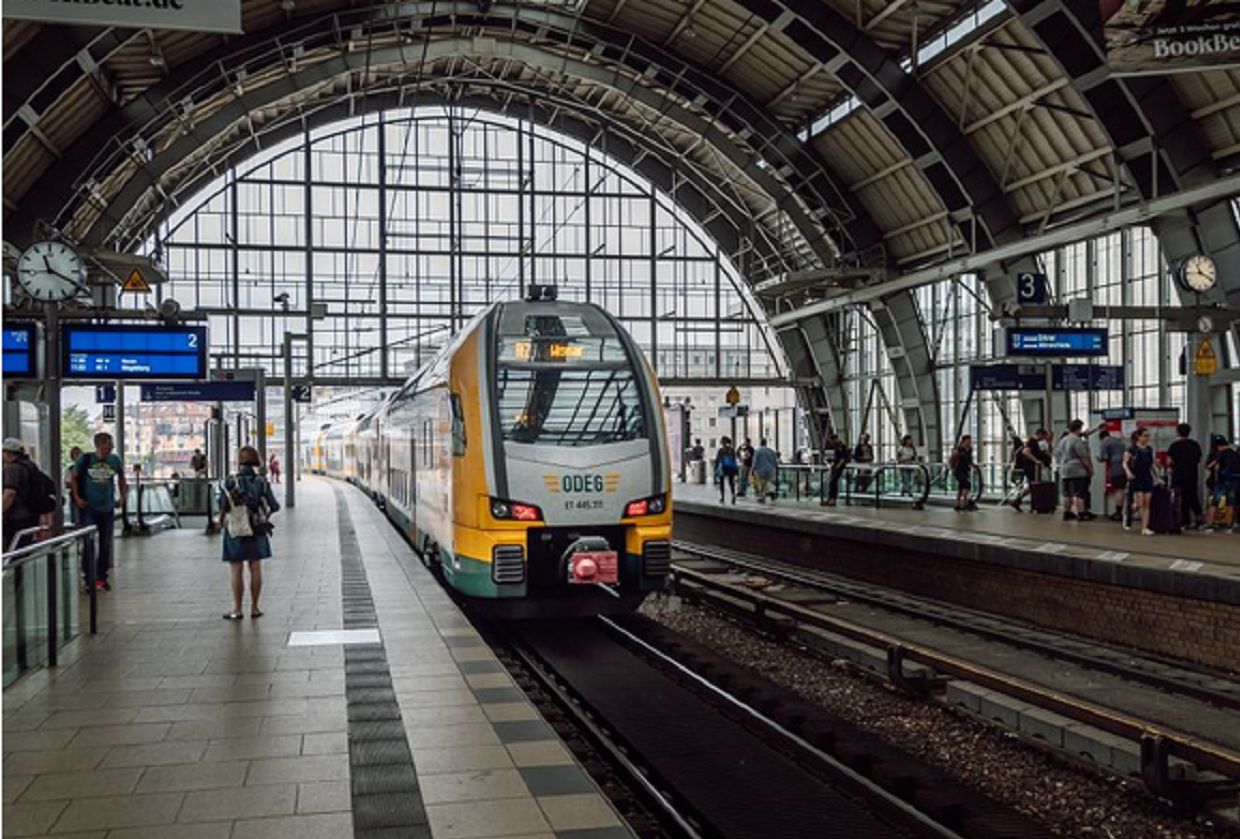 Tragedy at the main station in Berlin. A mother and child fell under a train