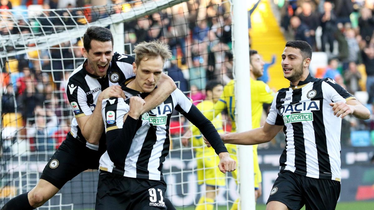 PAP/EPA / STEFANO LANCIA  / Na zdjęciu: Łukasz Teodorczyk (w środku)