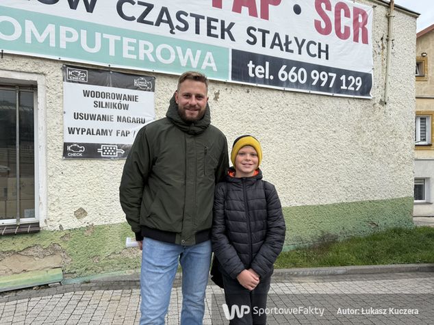 Hubert Studniarz z ojcem przed wyjazdem na mecz Polska-Chorwacja