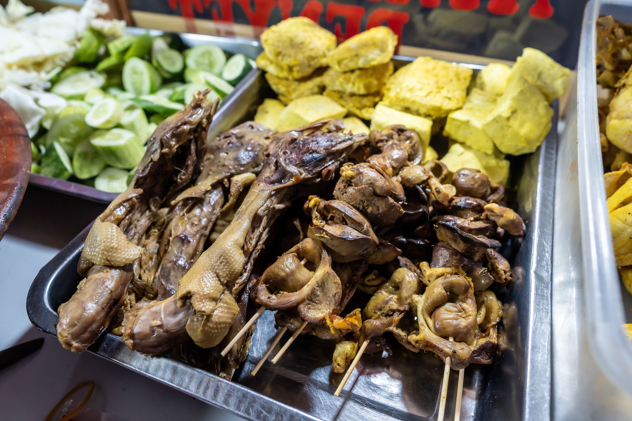Satay to mięso nadziewane na patyki
