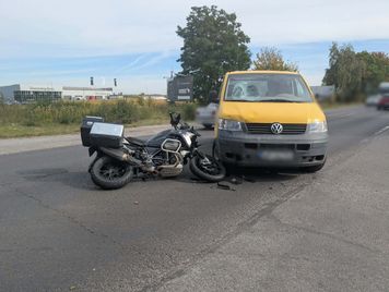 Zderzenie samochodu z motocyklem na wyjeździe z Płocka. Lądował śmigłowiec LPR