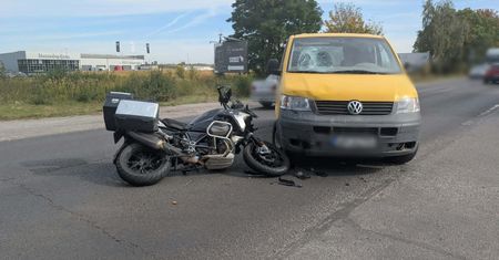 Zderzenie samochodu z motocyklem na wyjeździe z Płocka. Lądował śmigłowiec LPR