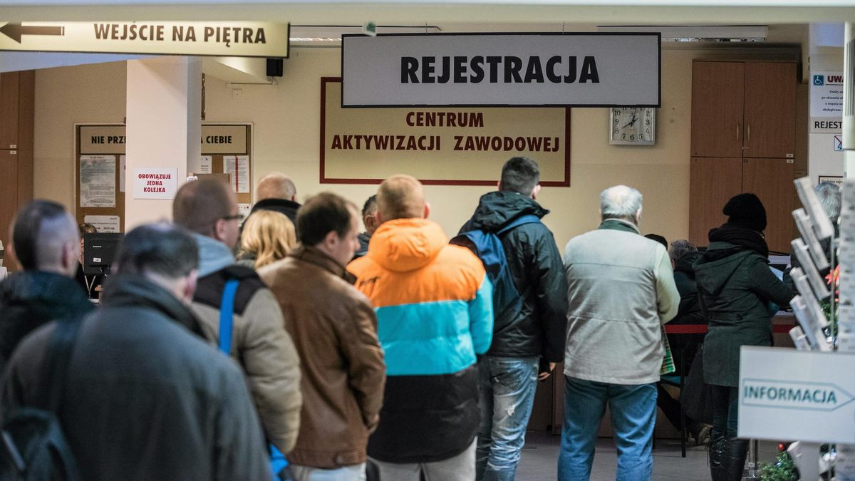 Bezrobotni mają często problemy z otrzymaniem realnej pomocy z urzędów pracy