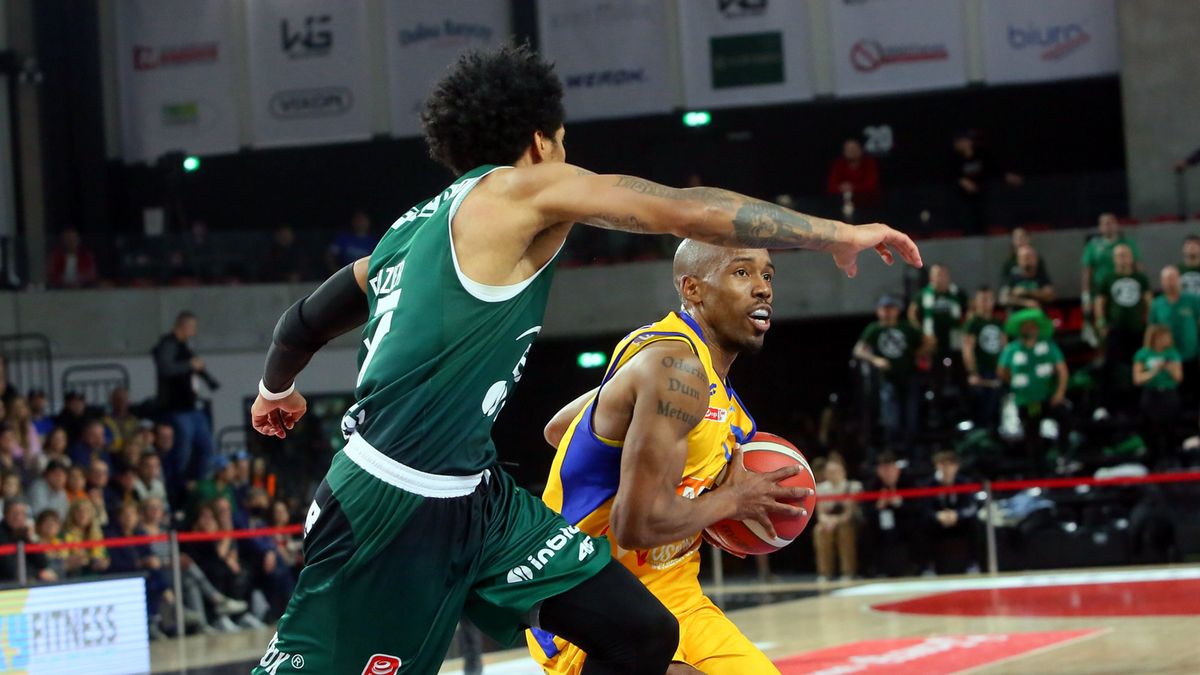 PAP / Tomasz Wojtasik / Na zdjęciu: Po lewej Branden Frazier po prawej James Florence