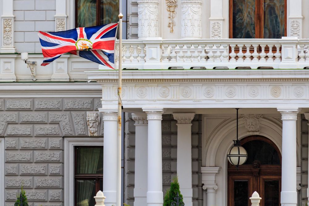 Najdziwniejsze pytania zadane Ambasadzie Brytyjskiej. Turyści chcieli wiedzieć, czy w Polsce są wampiry