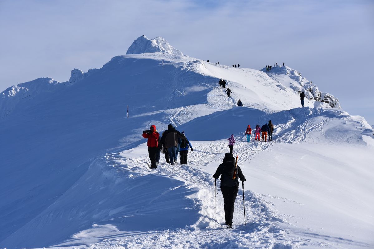 Turyści w Tatrach zimą (zdjęcie ilustracyjne) 