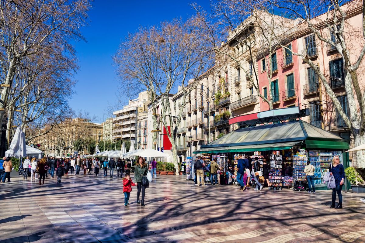 La Rambla - popularny deptak w Barcelonie - nazywany jest najbardziej złodziejską ulicą na świecie