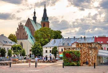 Olkusz: Rynek w przebudowie. Na środku placu stanął wielki namiot