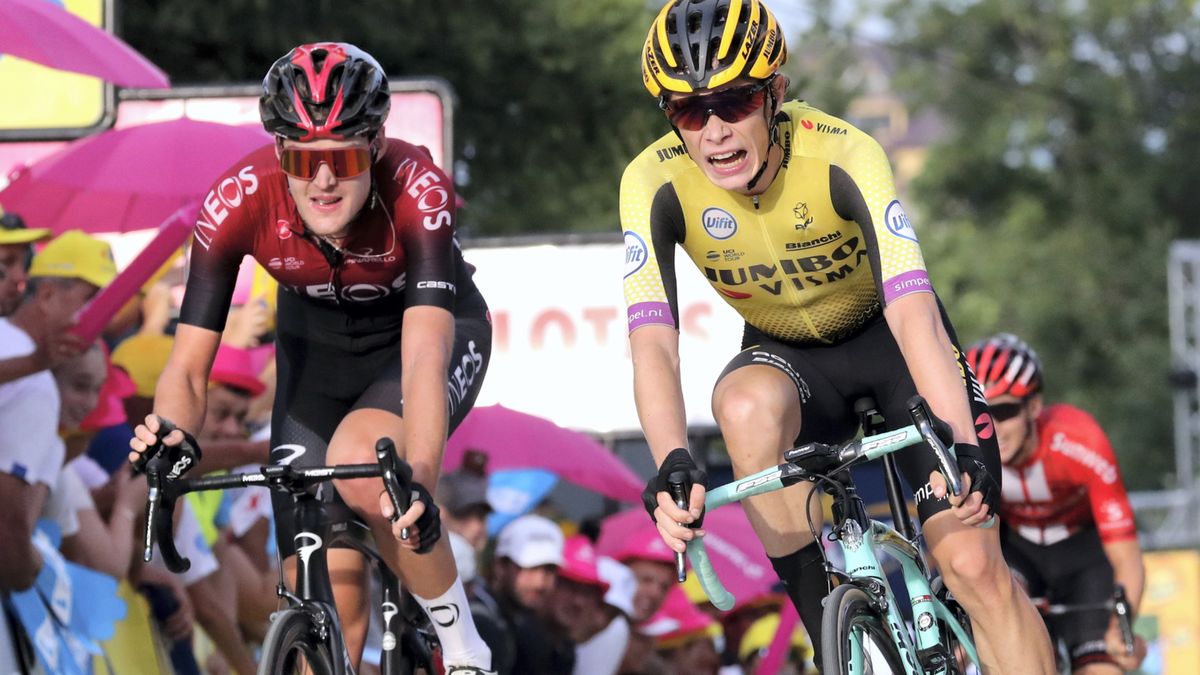 PAP / Grzegorz Momot / Na zdjęciu: Rosjanin Paweł Siwakow (L) z grupy Ineos i Jonas Vingegaard (P)