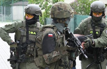 Afera korupcyjna w sektorze zbrojeniowym. CBA zatrzymało dwie osoby