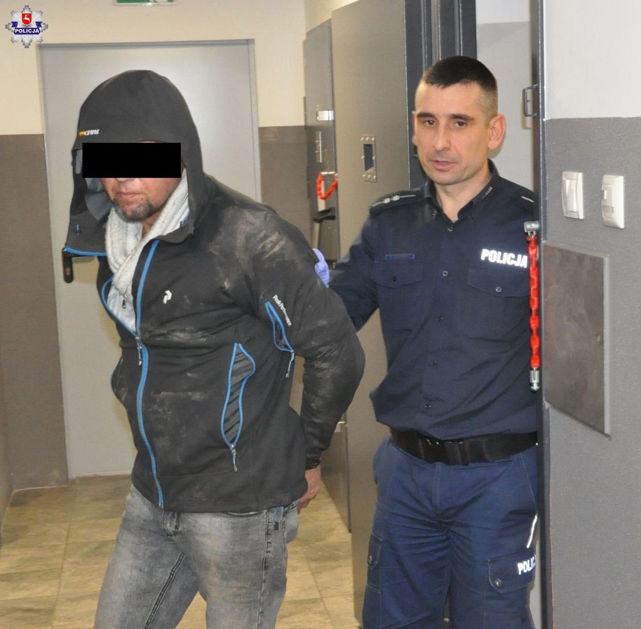 Uciekał przed policjantami. Miał przy sobie dubeltówkę