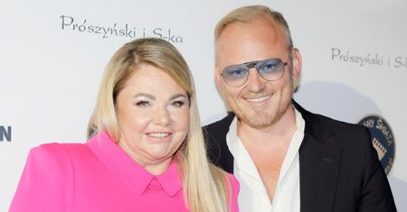 Promienna Katarzyna Niezgoda u boku ukochanego odsłania nogi na premierze książki Ewy Minge (ZDJĘCIA)