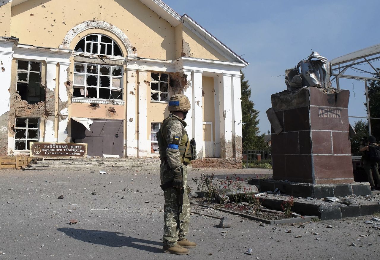 The Kursk operation. A Ukrainian soldier in the captured Ukrainian town of Sudża