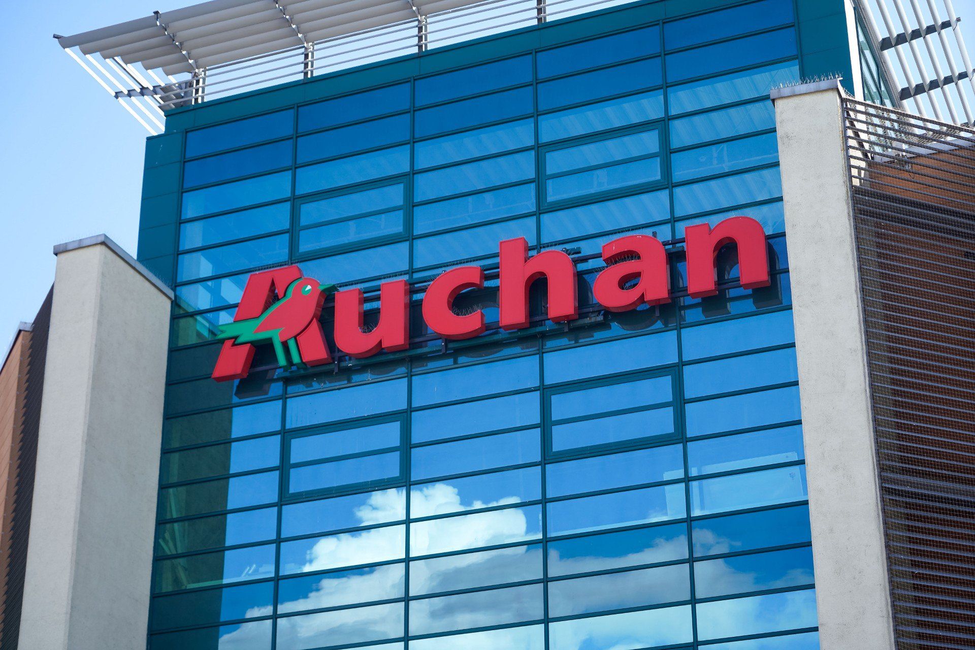 Sklepy Auchan w dniach 14, 15, 16, 17 sierpnia. Godziny otwarcia