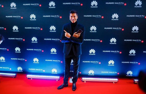 Huawei Mate 10 Pro zadebiutował w Polsce. Reklamy z Robertem Lewandowskim