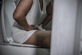 Kamienie kałowe – objawy, przyczyny i domowe sposoby