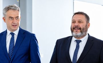 Prezydent godzi się na nową rolę prezesa UKE. Przepisy krytykowała KRRiT