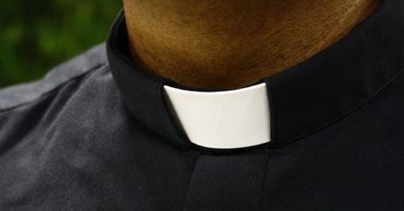 Ksiądz podał cenę auta. Teraz będzie się tłumaczył w sądzie