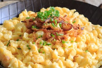 Nie lane i nie kładzione. Ciocia z Niemiec pokazała mi, jak zrobić szwabskie kluseczki do zupy i sosu