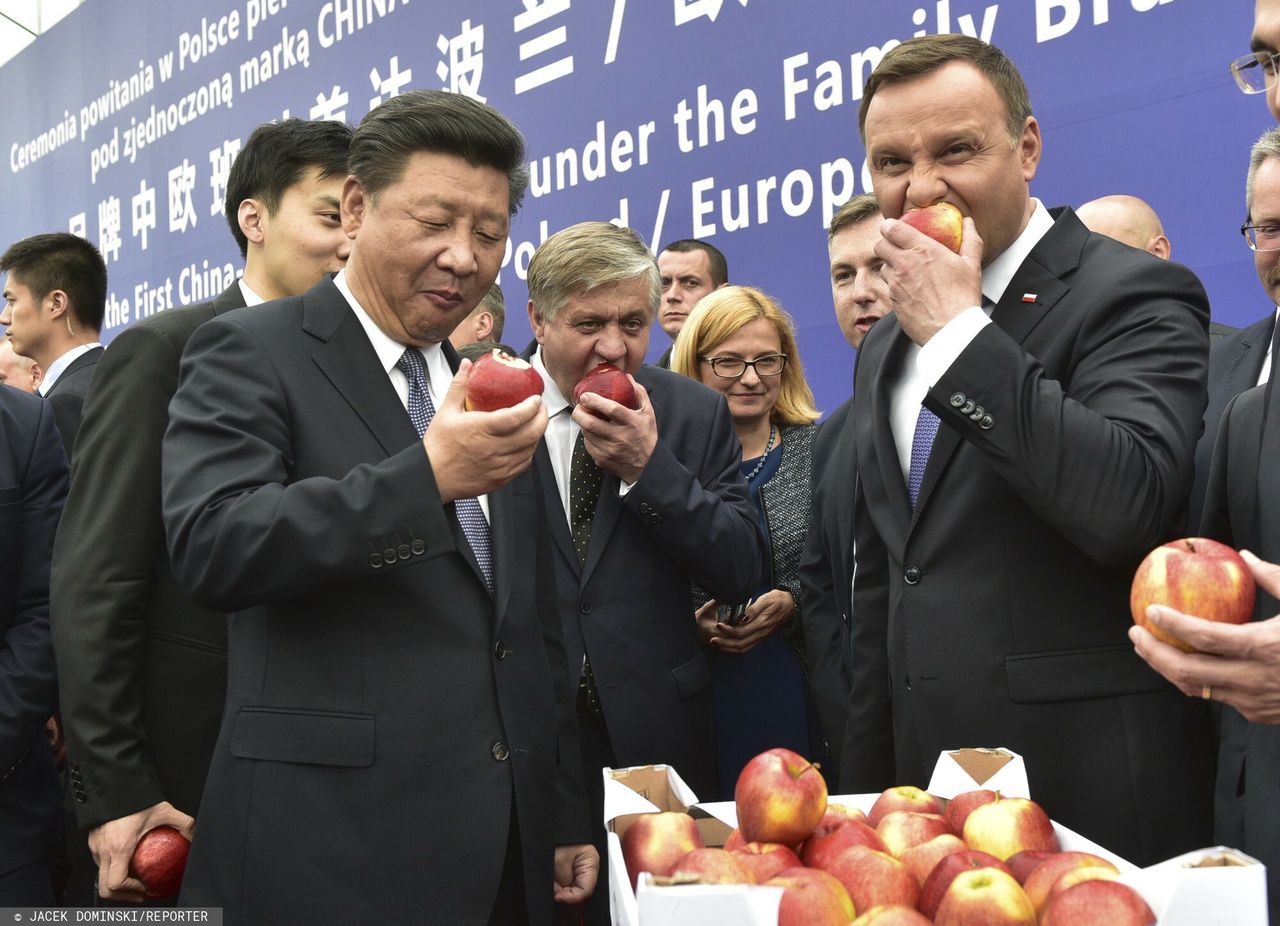 Prezydent Andrzej Duda i przywódca Chin Xi Jinping w 2016 r. kosztowali polskie jabłka