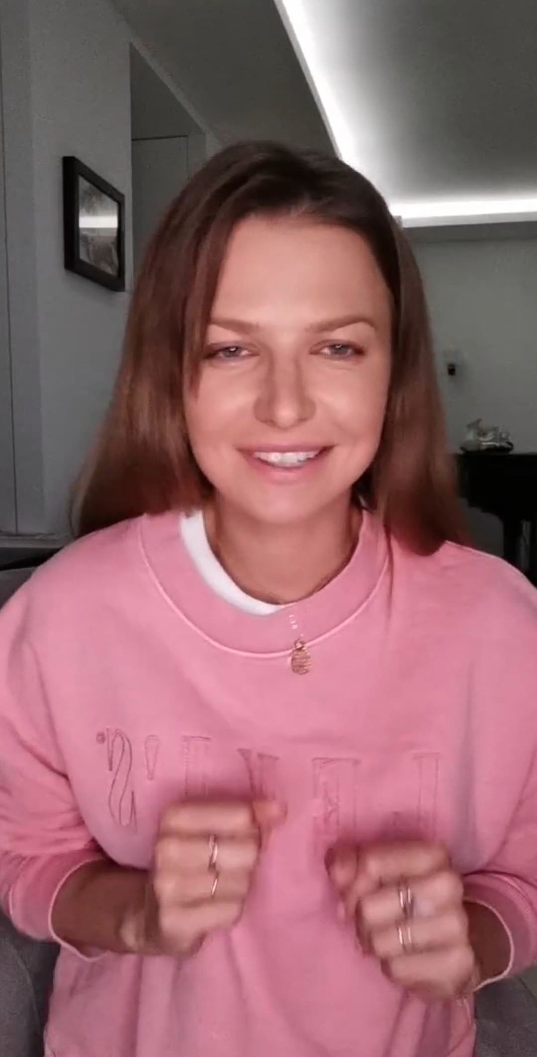Anna Lewandowska w bluzie z sieciówki
